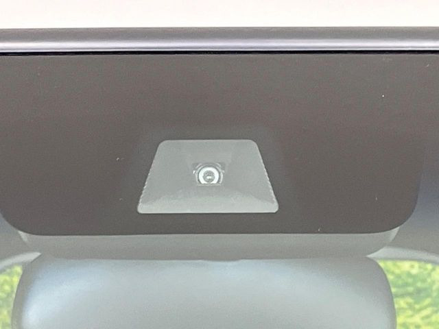 �y�z���_�Z���V���O�z���s���ɑO���̎ԗ�����F�����A�Փ˂������Ȏ��͌x��ƃu���[�L�ŏՓˉ���Ɣ�Q�y�����A�V�X�g�B�����S�Ƀh���C�u�����y���݂��������܂��B