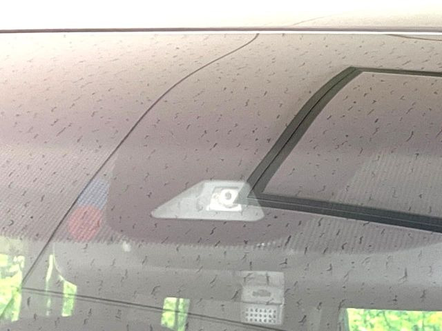 �y�z���_�Z���V���O�z���s���ɑO���̎ԗ�����F�����A�Փ˂������Ȏ��͌x��ƃu���[�L�ŏՓˉ���Ɣ�Q�y�����A�V�X�g�B�����S�Ƀh���C�u�����y���݂��������܂��B