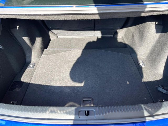 ���i�̂���������ʋ΁A���}���ɏ\���ȉ׎��X�y�[�X���m�ۂ��Ă���܂��B