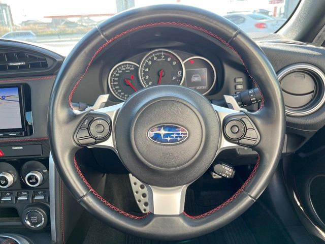 �y�����v�����X�e�A�����O�z�㎿�Ȋv���g�p���邱�ƂŁA��ɂ����������݂ƂĂ��^�]���₷���n���h���ł���