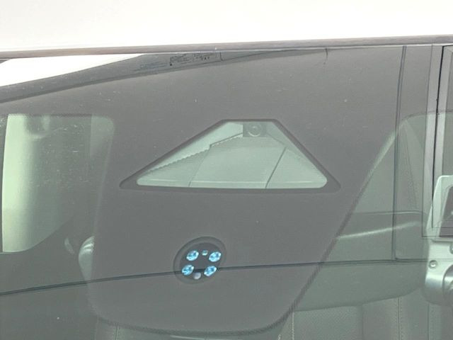 �y�z���_�Z���V���O�z���s���ɑO���̎ԗ�����F�����A�Փ˂������Ȏ��͌x��ƃu���[�L�ŏՓˉ���Ɣ�Q�y�����A�V�X�g�B�����S�Ƀh���C�u�����y���݂��������܂��B