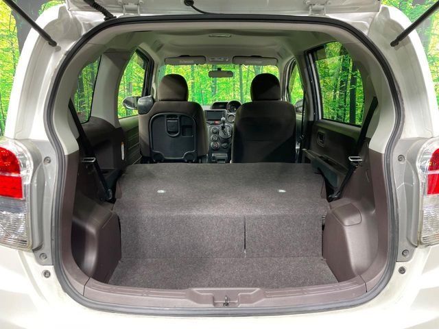 ���i�̂���������ʋ΁A���}���ɏ\���ȉ׎��X�y�[�X���m�ۂ��Ă���܂��B�Z�J���h�V�[�g��|���ƁA�傫�ȉו��̐ύڂ��\�ł���