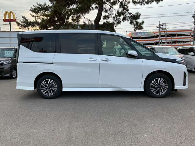 セレナ1.4 e-4ORCE ハイウェイスターV 4WD