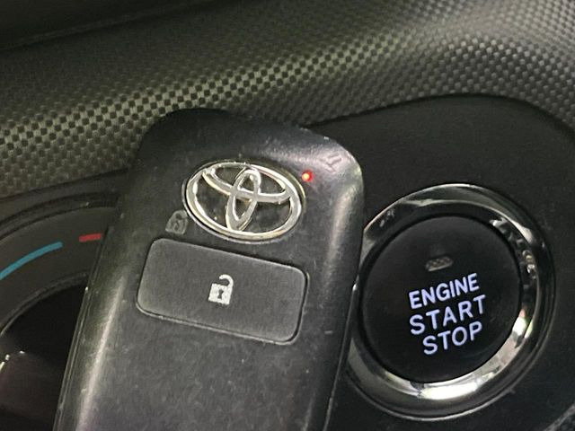 �y�X�}�[�g�L�[�z�J�o����|�P�b�g�ɓ��ꂽ�܂܂ł��h�A�̎{���E�������\�ȃX�}�[�g�L�[�𑕔��B�G���W���̃I���E�I�t�����J�M�����o���K�v����������Ƃ��Ă��֗��ł���