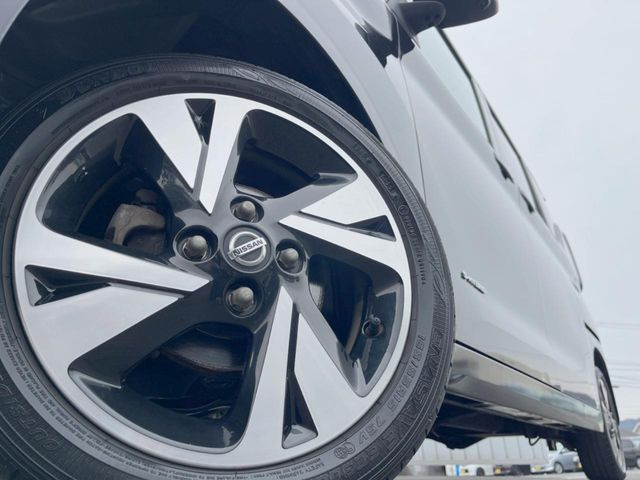 �y����15�C���`�A���~�z�C�[���z�O�ςɃ}�b�`���������A���~�z�C�[���𑕒����Ă���܂��B�e��ЊO�A���~�z�C�[����A�X�^�b�h���X�^�C�����戵�����Ă���܂��B���񂲑��k����������