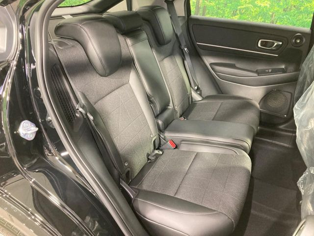 後部座席も気になるようなキズ・汚れやへたり等、大きなダメージはなく、良好な状態です。