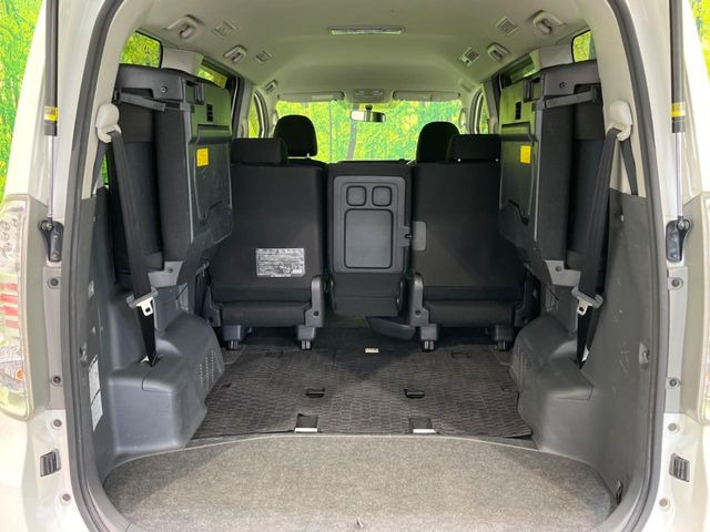 ���i�̂���������ʋ΁A���}���ɏ\���ȉ׎��X�y�[�X���m�ۂ��Ă���܂��B�Z�J���h�V�[�g��|���ƁA�傫�ȉו��̐ύڂ��\�ł���