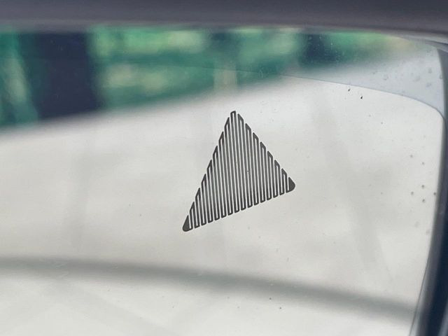 �y�u���C���h�X�|�b�g���j�^�����O�z���s���A�h�A�~���[�̎��p�ɂȂ�₷���ӏ��Ɍ㑱�Ԃ��ڋ߂���ƃT�C�h�~���[�t�߂Ɍx����\���A�h���C�o�[�ɒ��ӊ��N�����Ă���܂��B