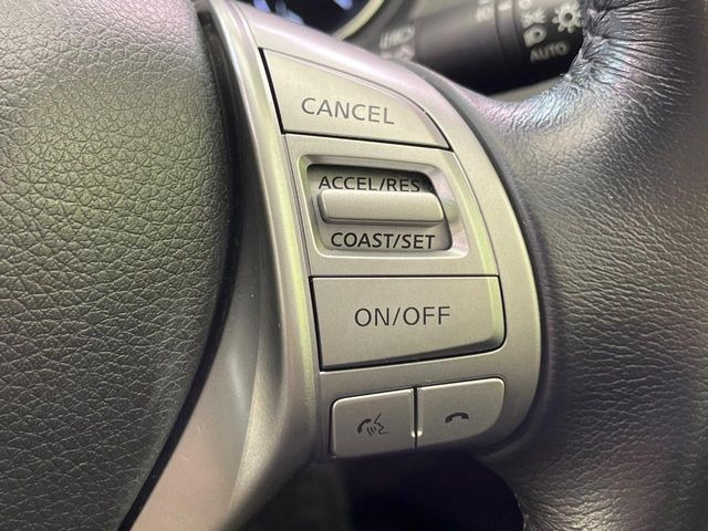 �y�N���[�Y�R���g���[���z�������H�����N���N���s�B�A�N�Z���𗣂��Ă���葬�x�ő��s���ł��A�������^�]���̕��S���y��!�����E�������ȒP�ȃX�C�b�`����Œ����ł��܂��B