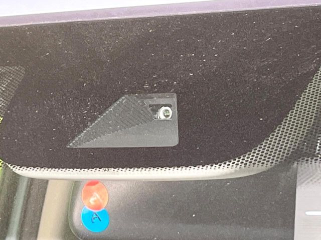 �y�z���_�Z���V���O�z���s���ɑO���̎ԗ�����F�����A�Փ˂������Ȏ��͌x��ƃu���[�L�ŏՓˉ���Ɣ�Q�y�����A�V�X�g�B�����S�Ƀh���C�u�����y���݂��������܂��B