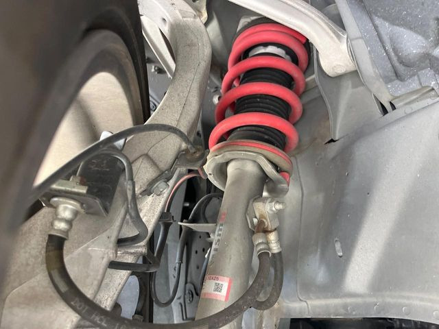 �yNISMO�T�X�z���[�_�E���ς݂̂��ԂŁA�X�^�C���b�V���Ȍ����ڂƂȂ��Ă���܂��B�ԗ��̏d�S�������鎖�ŁA���s���̈��萫�����サ�܂���