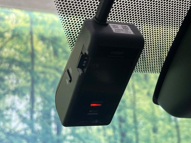 【ドライブレコーダー】安心・安全なカーライフに必須のドライブレコーダーを装備!走行中はもちろん、あおり運転や事故に遭遇した際の状況も映像で記録し、万一のリスクに備えます。