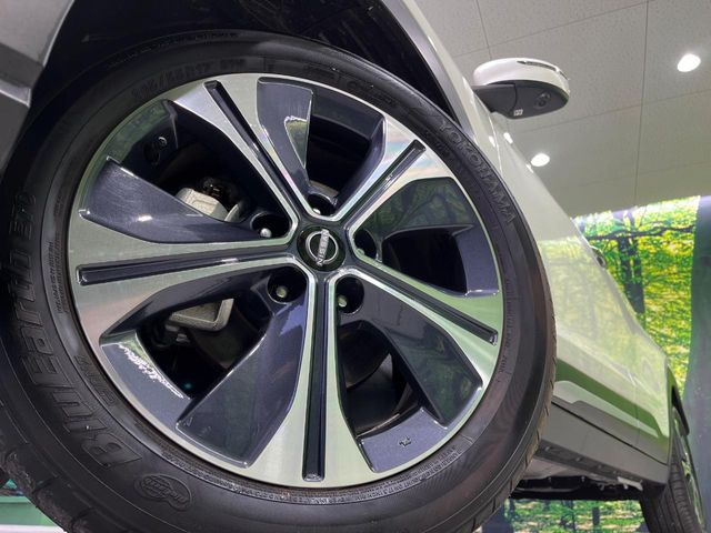 �y����17�C���`�A���~�z�C�[���z�O�ςɃ}�b�`���������A���~�z�C�[���𑕒����Ă���܂��B�e��ЊO�A���~�z�C�[����A�X�^�b�h���X�^�C�����戵�����Ă���܂��B���񂲑��k����������