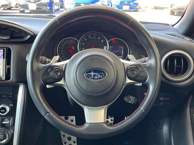 �y�����v�����X�e�A�����O�z�㎿�Ȋv���g�p���邱�ƂŁA��ɂ����������݂ƂĂ��^�]���₷���n���h���ł���