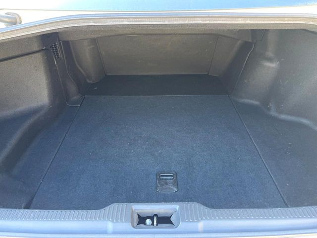 ���i�̂���������ʋ΁A���}���ɏ\���ȉ׎��X�y�[�X���m�ۂ��Ă���܂��B