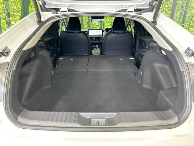 ���i�̂���������ʋ΁A���}���ɏ\���ȉ׎��X�y�[�X���m�ۂ��Ă���܂��B�Z�J���h�V�[�g��|���ƁA�傫�ȉו��̐ύڂ��\�ł���