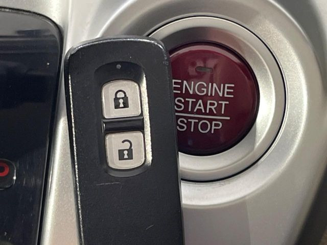 �yHonda�X�}�[�g�L�[�z�J�o����|�P�b�g�ɓ��ꂽ�܂܂ł��h�A�̎{���E�������\�ȃX�}�[�g�L�[�𑕔��B�G���W���̃I���E�I�t�����J�M�����o���K�v����������Ƃ��Ă��֗��ł���