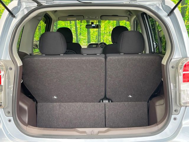 ���i�̂���������ʋ΁A���}���ɏ\���ȉ׎��X�y�[�X���m�ۂ��Ă���܂��B�Z�J���h�V�[�g��|���ƁA�傫�ȉו��̐ύڂ��\�ł���