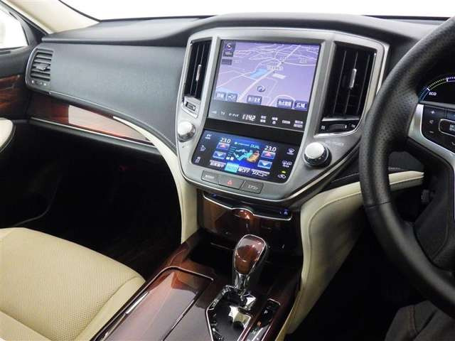 クラウンハイブリッド 2.5 ロイヤルサルーンG