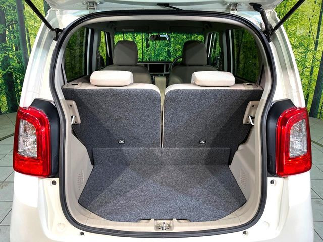 ���i�̂���������ʋ΁A���}���ɏ\���ȉ׎��X�y�[�X���m�ۂ��Ă���܂��B�Z�J���h�V�[�g��|���ƁA�傫�ȉו��̐ύڂ��\�ł���