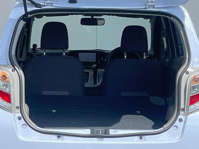 ���i�̂���������ʋ΁A���}���ɏ\���ȉ׎��X�y�[�X���m�ۂ��Ă���܂��B�Z�J���h�V�[�g��|���ƁA�傫�ȉו��̐ύڂ��\�ł���