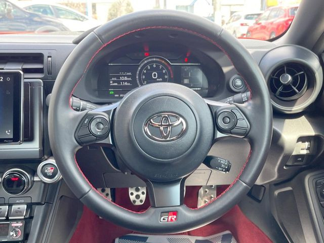 �y�����v�����X�e�A�����O�z�㎿�Ȋv���g�p���邱�ƂŁA��ɂ����������݂ƂĂ��^�]���₷���n���h���ł���