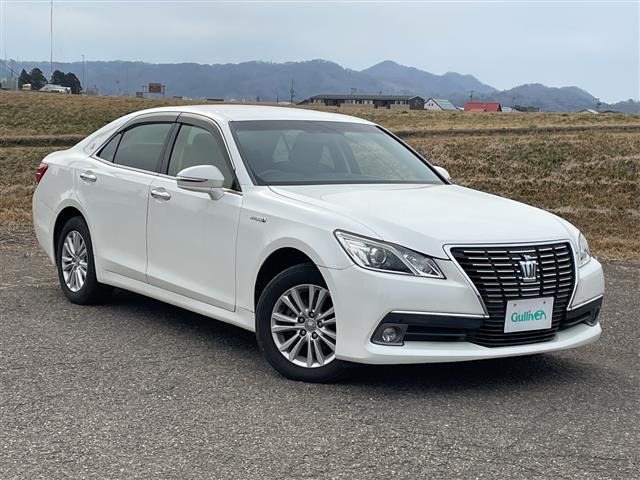 クラウンハイブリッド 2.5 ロイヤルサルーン Four 4WD