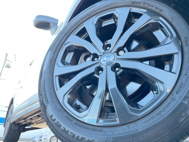 �y����18�C���`�A���~�z�C�[���z�O�ςɃ}�b�`���������A���~�z�C�[���𑕒����Ă���܂��B�e��ЊO�A���~�z�C�[����A�X�^�b�h���X�^�C�����戵�����Ă���܂��B���񂲑��k����������