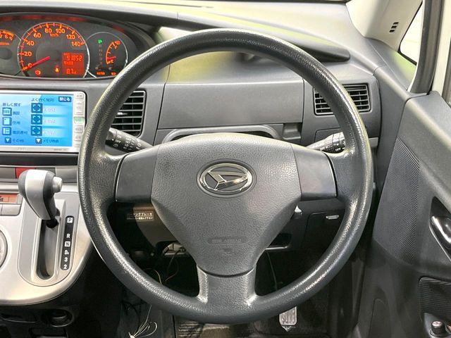 ステアリングも使用感が少なく、きれいな状態となっております♪