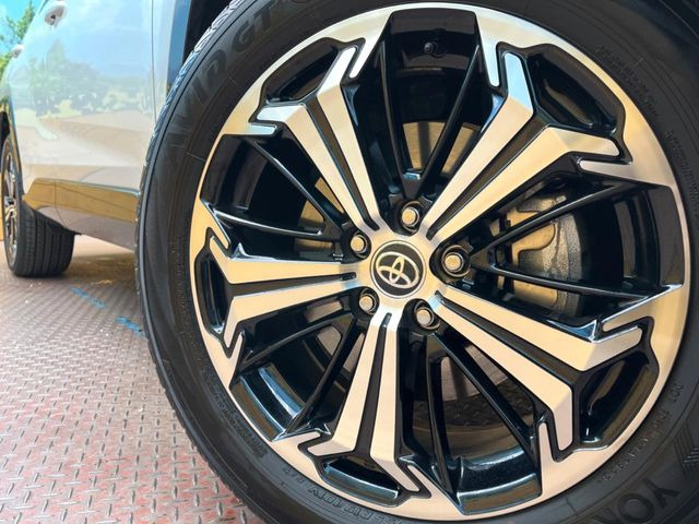 �y����19�C���`�A���~�z�C�[���z�O�ςɃ}�b�`���������A���~�z�C�[���𑕒����Ă���܂��B�e��ЊO�A���~�z�C�[����A�X�^�b�h���X�^�C�����戵�����Ă���܂��B���񂲑��k����������