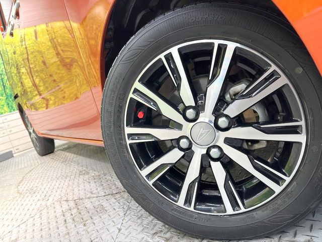 �y�����A���~�z�C�[���z�O�ςɃ}�b�`���������A���~�z�C�[���𑕒����Ă���܂��B�e��ЊO�A���~�z�C�[����A�X�^�b�h���X�^�C�����戵�����Ă���܂��B���񂲑��k����������