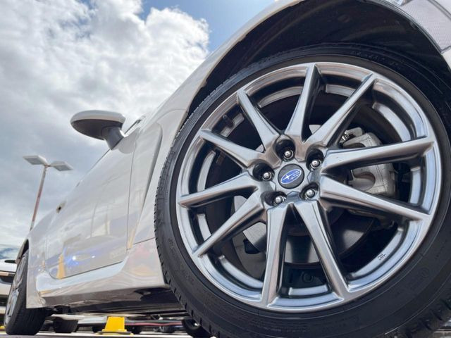 �y����17�C���`�A���~�z�C�[���z�O�ςɃ}�b�`���������A���~�z�C�[���𑕒����Ă���܂��B�e��ЊO�A���~�z�C�[����A�X�^�b�h���X�^�C�����戵�����Ă���܂��B���񂲑��k����������