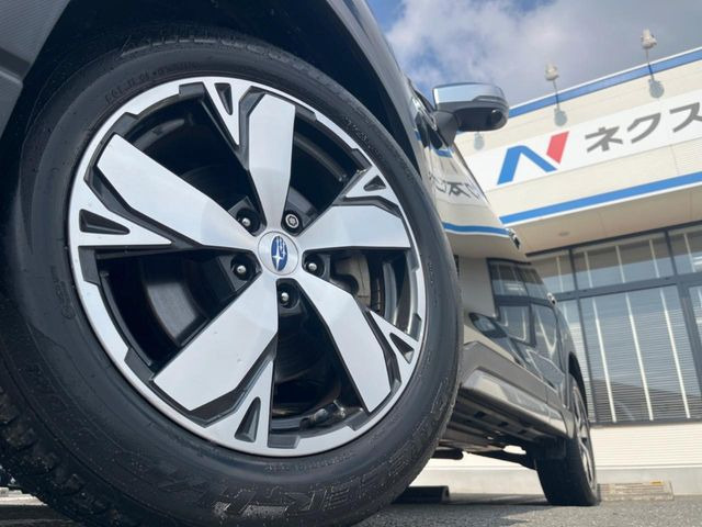 �y����18�C���`�A���~�z�C�[���z�O�ςɃ}�b�`���������A���~�z�C�[���𑕒����Ă���܂��B�e��ЊO�A���~�z�C�[����A�X�^�b�h���X�^�C�����戵�����Ă���܂��B���񂲑��k����������