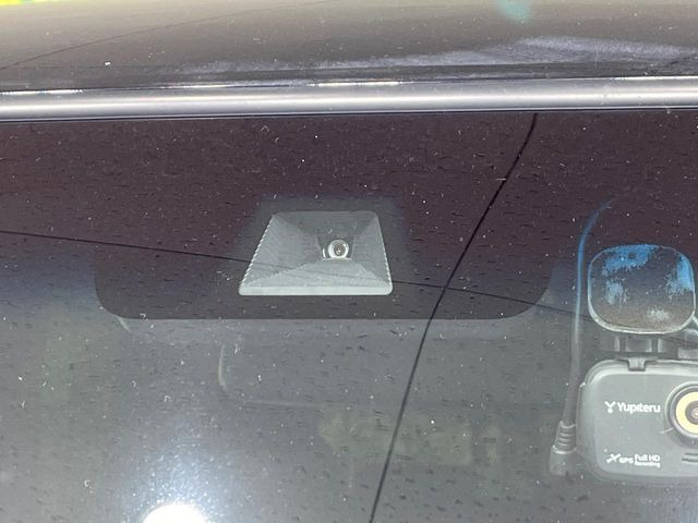 �y�z���_�Z���V���O�z���s���ɑO���̎ԗ�����F�����A�Փ˂������Ȏ��͌x��ƃu���[�L�ŏՓˉ���Ɣ�Q�y�����A�V�X�g�B�����S�Ƀh���C�u�����y���݂��������܂��B