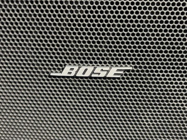 【BOSEサウンドシステム】メーカーオプションの高品位サウンドシステムを搭載。専用のチューニングが施された大小様々なスピーカーから良質なサウンドが奏でられ、臨場感あふれる音響空間を演出します。