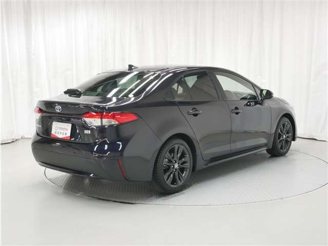 カローラ1.8 ハイブリッド W×B E-Four 4WD