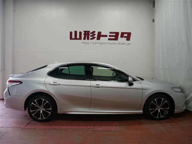 カムリ2.5 WS レザーパッケージ E-Four 4WD