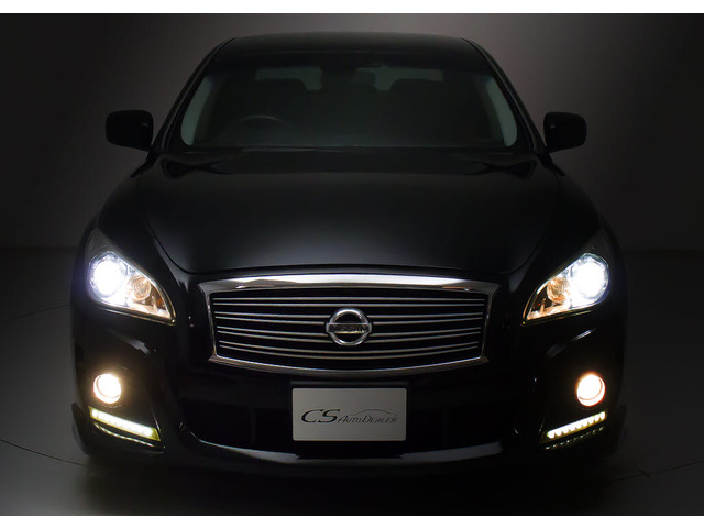 フロントビューの存在感をご覧ください!!ヘッドライトは視界良好のライト、さらにフォグライト搭載。デザイン性も高いのが特権です。