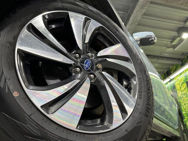 �y����17�C���`�A���~�z�C�[���z�O�ςɃ}�b�`���������A���~�z�C�[���𑕒����Ă���܂��B�e��ЊO�A���~�z�C�[����A�X�^�b�h���X�^�C�����戵�����Ă���܂��B���񂲑��k����������