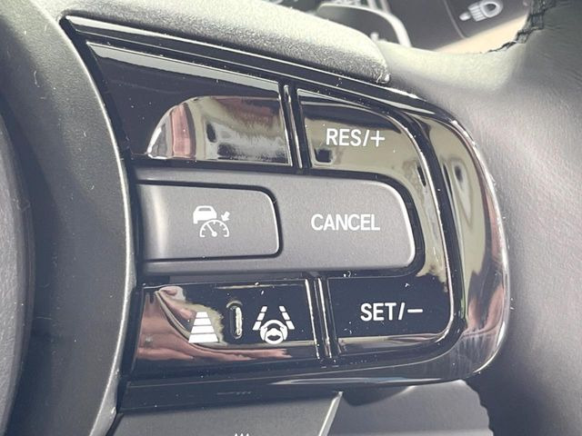 【アダプティブクルーズコントロール】高速道路での長距離走行が楽に!!自動で速度を保つクルーズコントロールが、衝突軽減システムと連携し、前方の車両を感知して車間を保つように速度調節してくれます!!