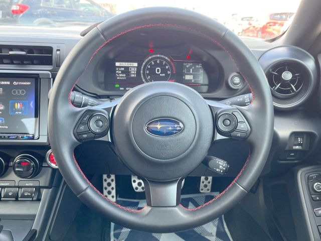 �y�����v�����X�e�A�����O�z�㎿�Ȋv���g�p���邱�ƂŁA��ɂ����������݂ƂĂ��^�]���₷���n���h���ł���