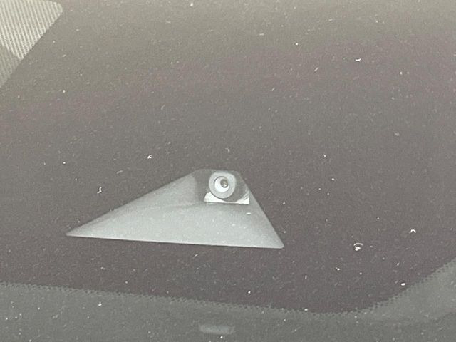 �y�G�}�[�W�F���V�[�u���[�L�z���s���ɑO���̎ԗ�����F�����A�Փ˂������Ȏ��͌x��ƃu���[�L�ŏՓˉ���Ɣ�Q�y�����A�V�X�g�B�����S�Ƀh���C�u�����y���݂��������܂��B