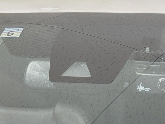 �y�g���^�Z�[�t�e�B�Z���X�z���s���ɑO���̎ԗ�����F�����A�Փ˂������Ȏ��͌x��ƃu���[�L�ŏՓˉ���Ɣ�Q�y�����A�V�X�g�B�����S�Ƀh���C�u�����y���݂��������܂��B