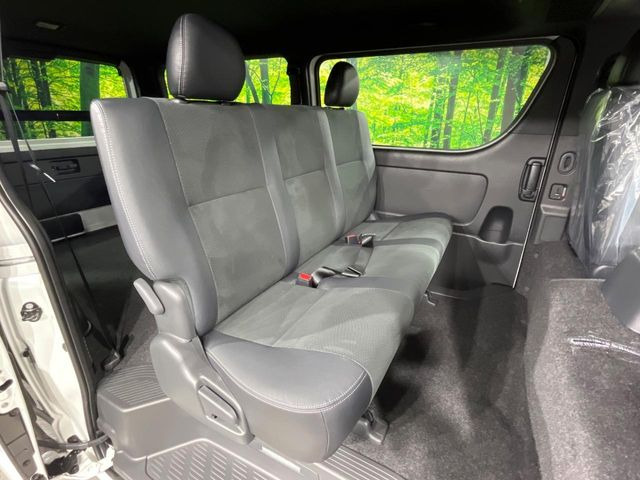 ���i���ȃI���W�i���t���A�}�b�g���I�v�V�����ɂĂ��p�ӂ��Ă���܂��B���D���ȃf�U�C����J���[�����Ԃɍ��킹�đI��ł����������Ƃ��ł��܂���