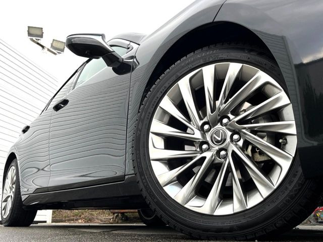 �y����18�C���`�A���~�z�C�[���z�O�ςɃ}�b�`���������A���~�z�C�[���𑕒����Ă���܂��B�e��ЊO�A���~�z�C�[����A�X�^�b�h���X�^�C�����戵�����Ă���܂��B���񂲑��k����������