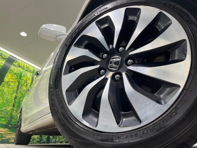 �y����17�C���`�A���~�z�C�[���z�O�ςɃ}�b�`���������A���~�z�C�[���𑕒����Ă���܂��B�e��ЊO�A���~�z�C�[����A�X�^�b�h���X�^�C�����戵�����Ă���܂��B���񂲑��k����������