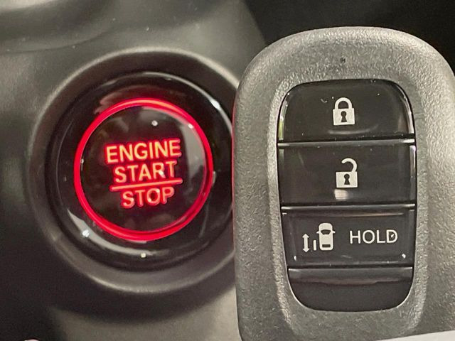 �yHonda�X�}�[�g�L�[�z�J�o����|�P�b�g�ɓ��ꂽ�܂܂ł��h�A�̎{���E�������\�ȃX�}�[�g�L�[�𑕔��B�G���W���̃I���E�I�t�����J�M�����o���K�v����������Ƃ��Ă��֗��ł���