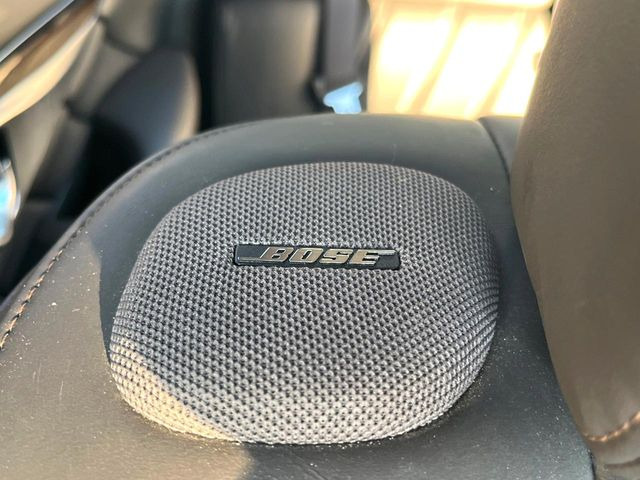 �yBOSE�T�E���h�V�X�e���z���[�J�[�I�v�V�����̍��i�ʃT�E���h�V�X�e���𓋍ځB��p�̃`���[�j���O���{���ꂽ�召�l�X�ȃX�s�[�J�[����ǎ��ȃT�E���h���t�ł��A�Տꊴ���ӂ�鉹����Ԃ����o���܂��B