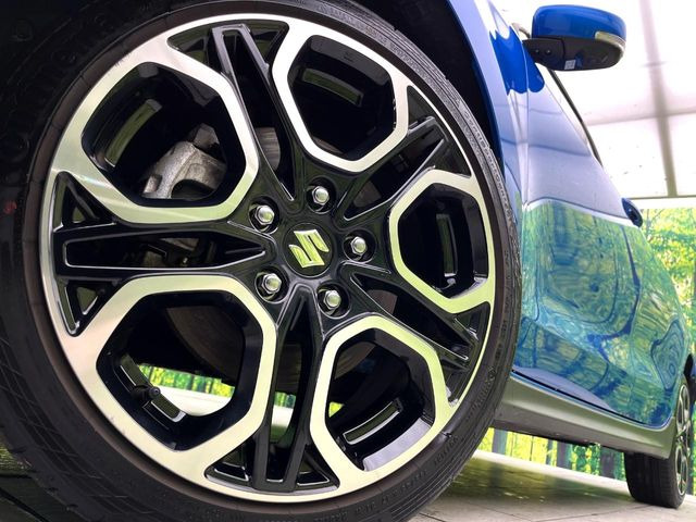 �y����17�C���`�A���~�z�C�[���z�O�ςɃ}�b�`���������A���~�z�C�[���𑕒����Ă���܂��B�e��ЊO�A���~�z�C�[����A�X�^�b�h���X�^�C�����戵�����Ă���܂��B���񂲑��k����������