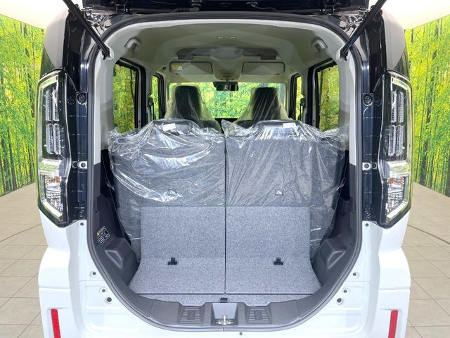 ���i�̂���������ʋ΁A���}���ɏ\���ȉ׎��X�y�[�X���m�ۂ��Ă���܂��B�Z�J���h�V�[�g��|���ƁA�傫�ȉו��̐ύڂ��\�ł���